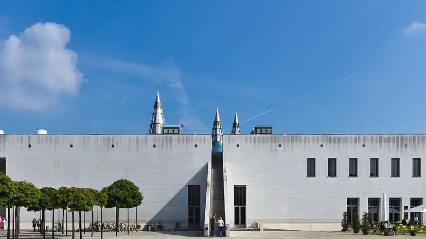 Außenansicht der Bundeskunsthalle an der Bonner Museumsmeile