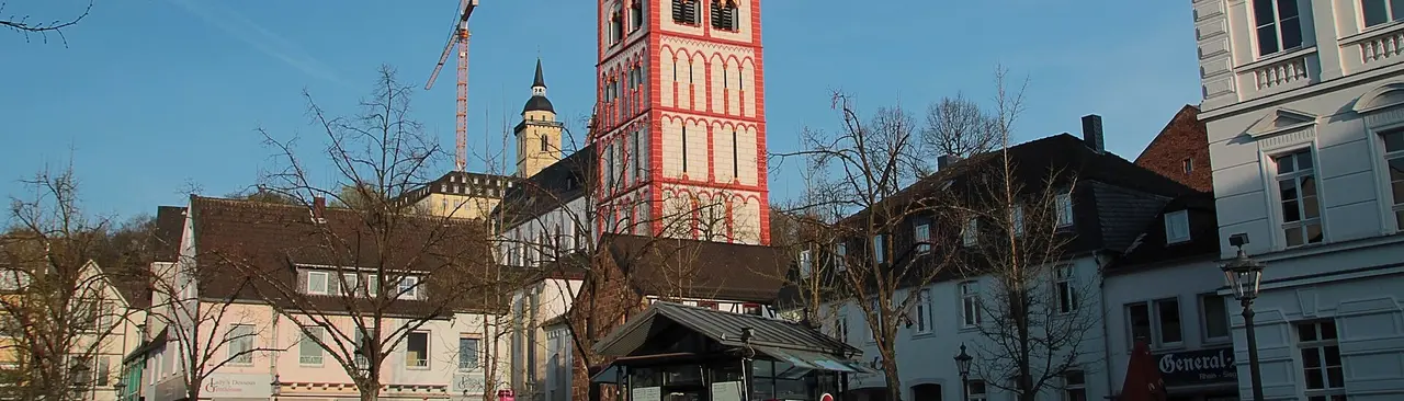 Blick über den Siegburger Markt auf St. Servatius und den Michaelsberg