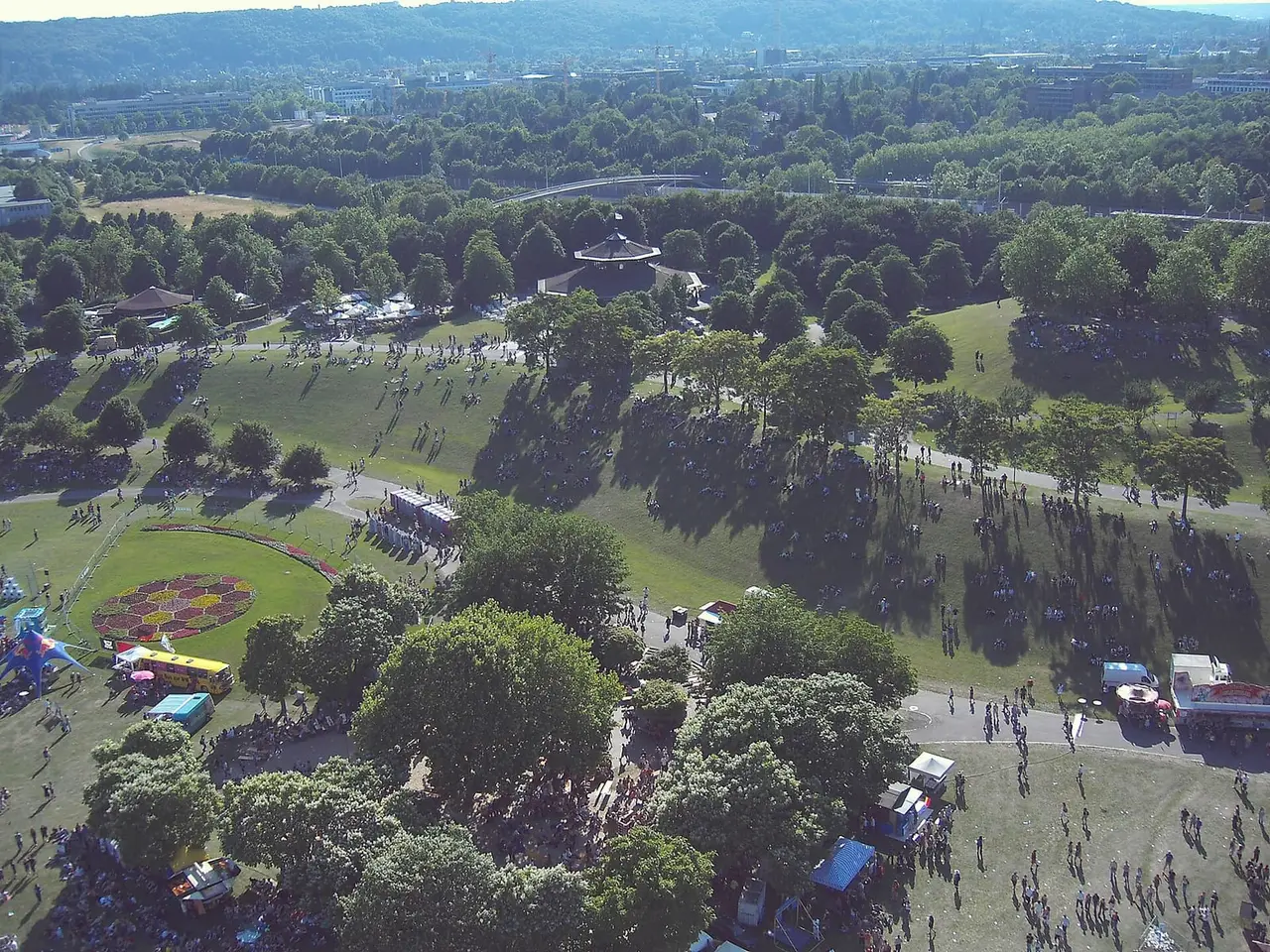 Wiesen und Wege im Freizeitpark Rheinaue aus der Luft, historische Ortsaufnahme von 2006, nicht das aktuelle Festival